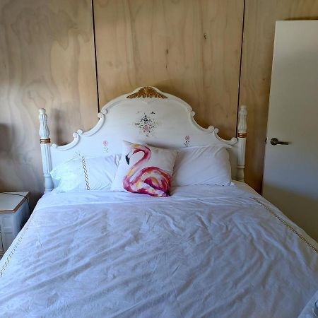 Pencarrow Lakeside Apartment Куийнстаун Екстериор снимка