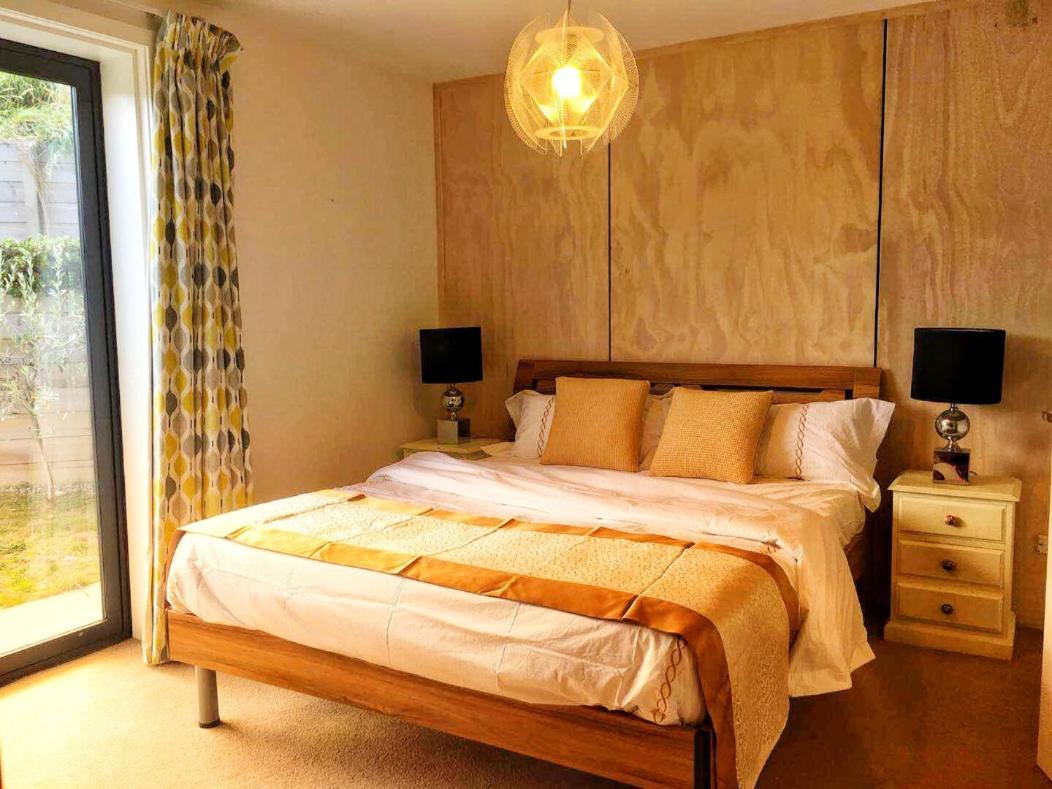 Pencarrow Lakeside Apartment Куийнстаун Екстериор снимка