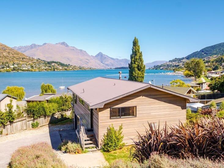Pencarrow Lakeside Apartment Куийнстаун Екстериор снимка