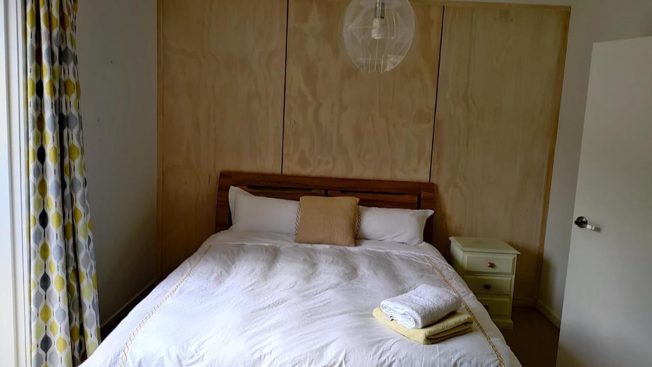 Pencarrow Lakeside Apartment Куийнстаун Екстериор снимка