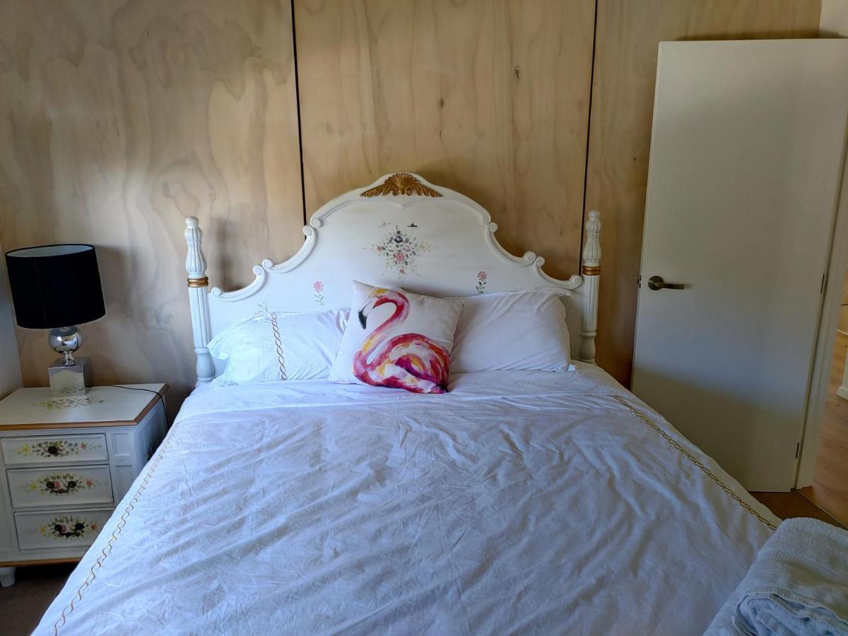 Pencarrow Lakeside Apartment Куийнстаун Екстериор снимка