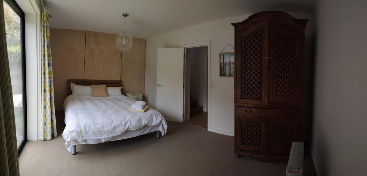 Pencarrow Lakeside Apartment Куийнстаун Екстериор снимка