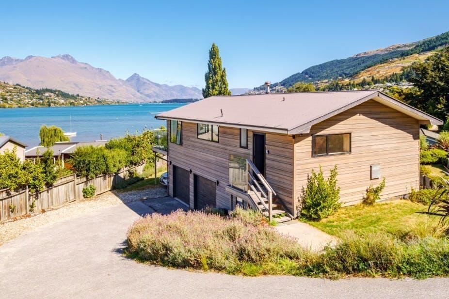 Pencarrow Lakeside Apartment Куийнстаун Екстериор снимка