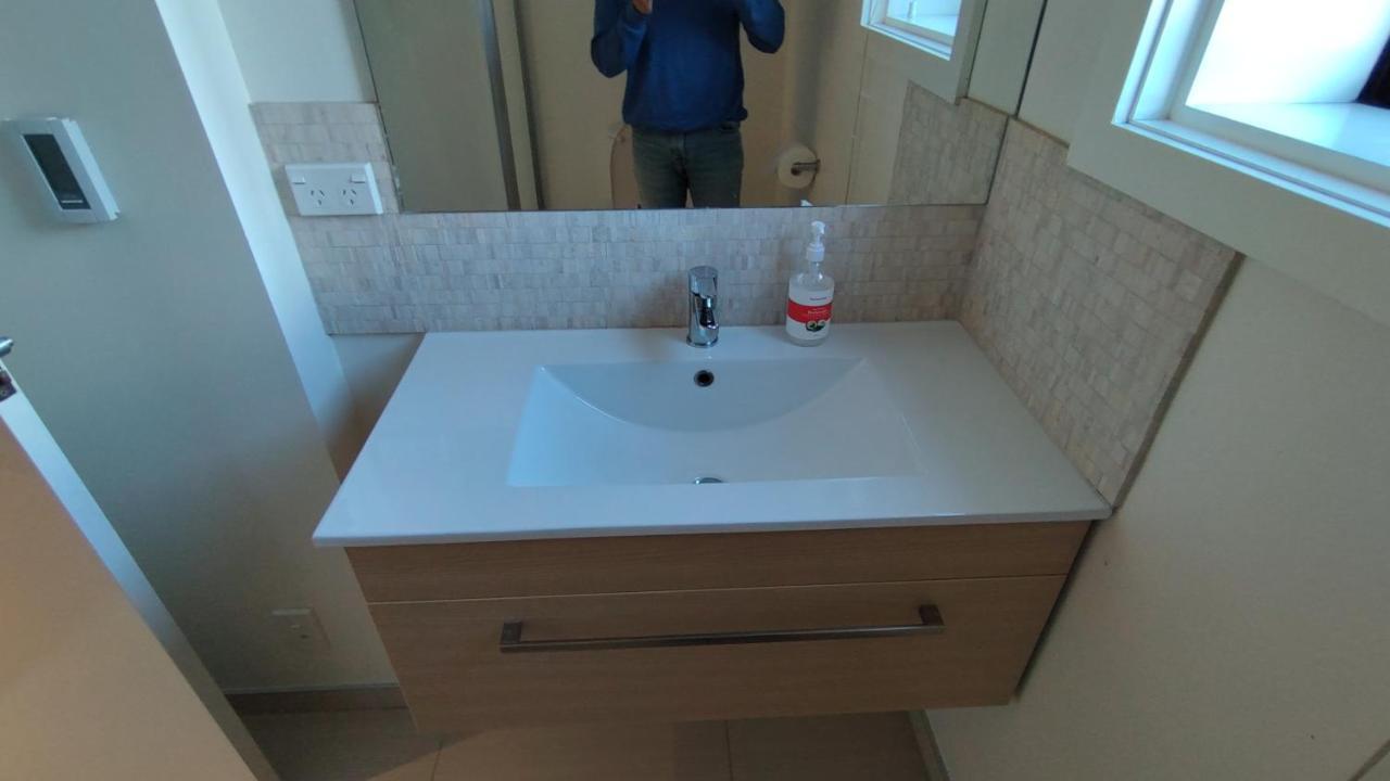 Pencarrow Lakeside Apartment Куийнстаун Екстериор снимка